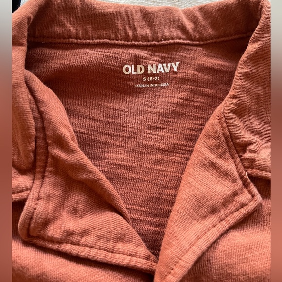 OLD NAVY// BOYS KNIT BUTTON DOWN SHIRTS// SIZE 6-7 - Picture 2 of 5